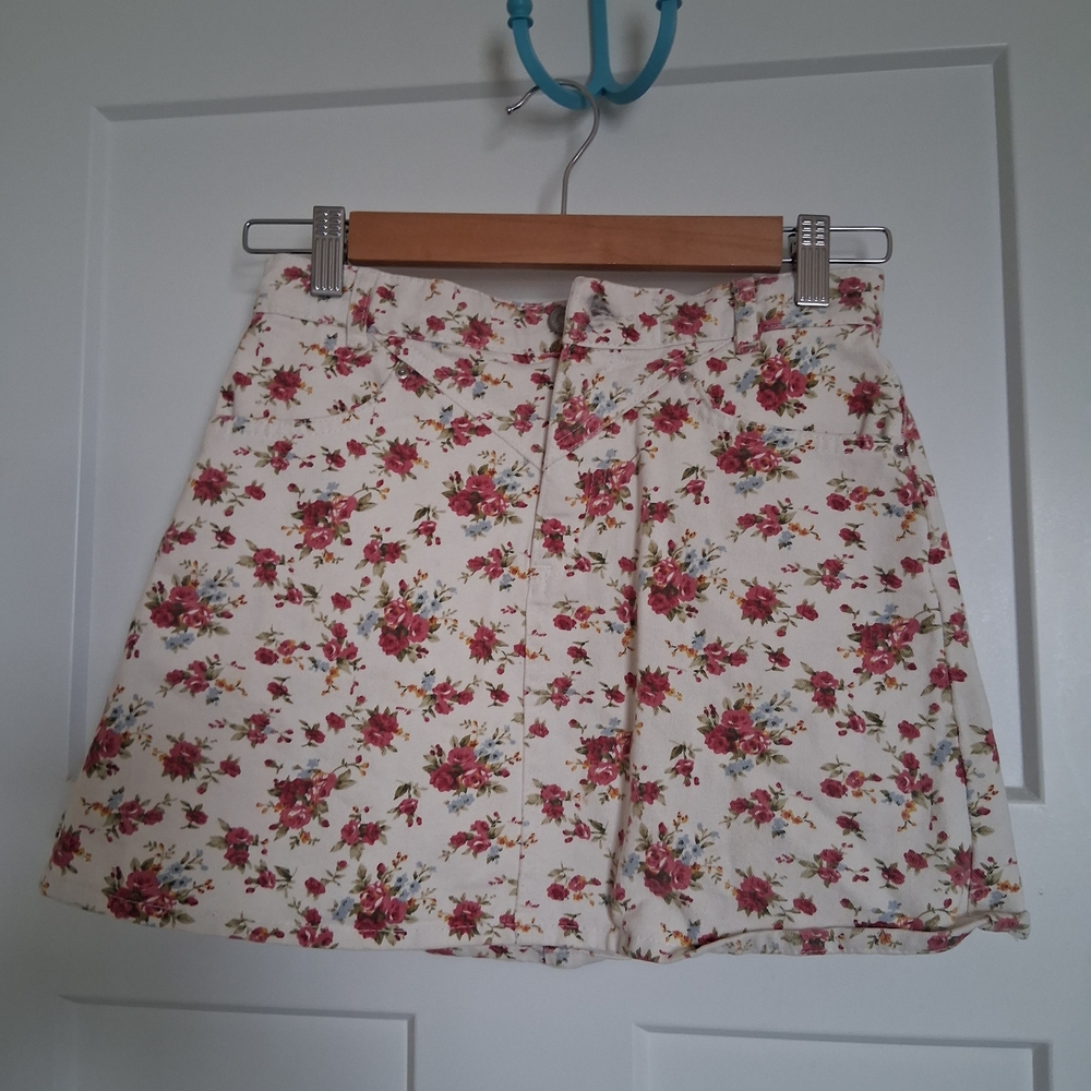 Zara Floral Mini Skirt in Red and Cream
